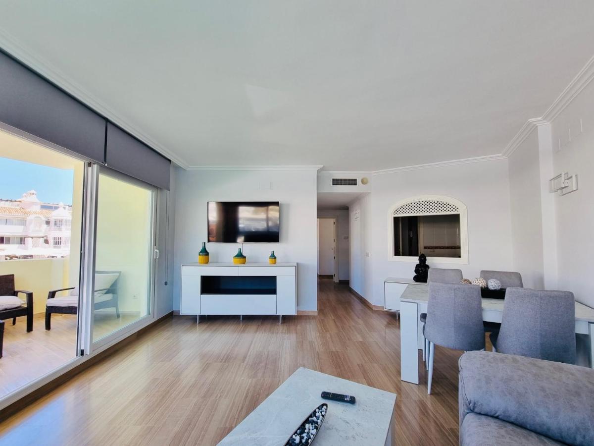 G&G Isla Marina Puerto Appartement Benalmádena Buitenkant foto